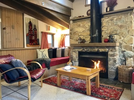 Bindi cosy Chalet dinner plain